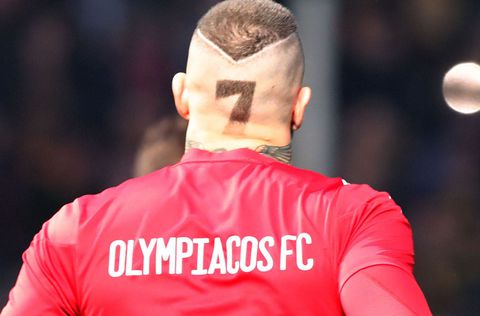 Ο Πασχαλάκης μπήκε στην ΟPAP Arena με ένα τεράστιο «7» στο κεφάλι του (vid)