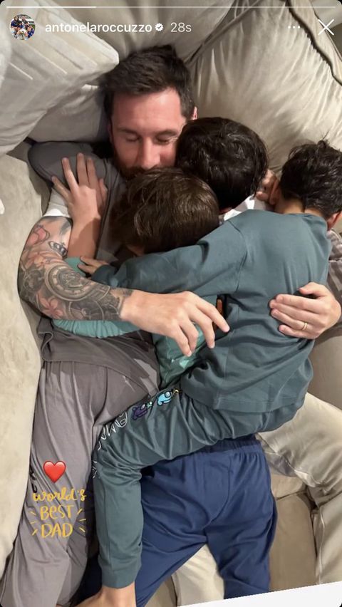 Η οικογενειακή στιγμή του Μέσι που έγινε viral - Κοιμάται αγκαλιά με τους γιους του